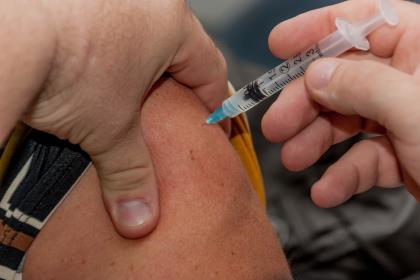 Минздрав России предложил блокировать призывы к отказу от прививок