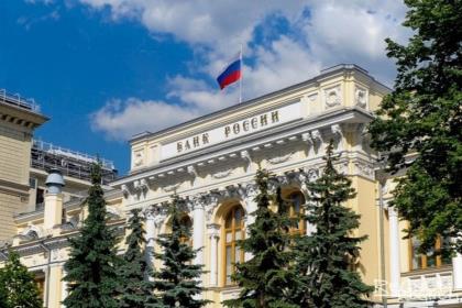 Реальный эффективный курс рубля в августе снизился почти на 3%